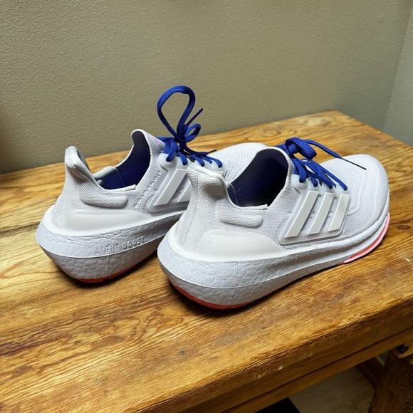 NWOB ADIDAS ultraboost light trainers - Picture 3 of 8